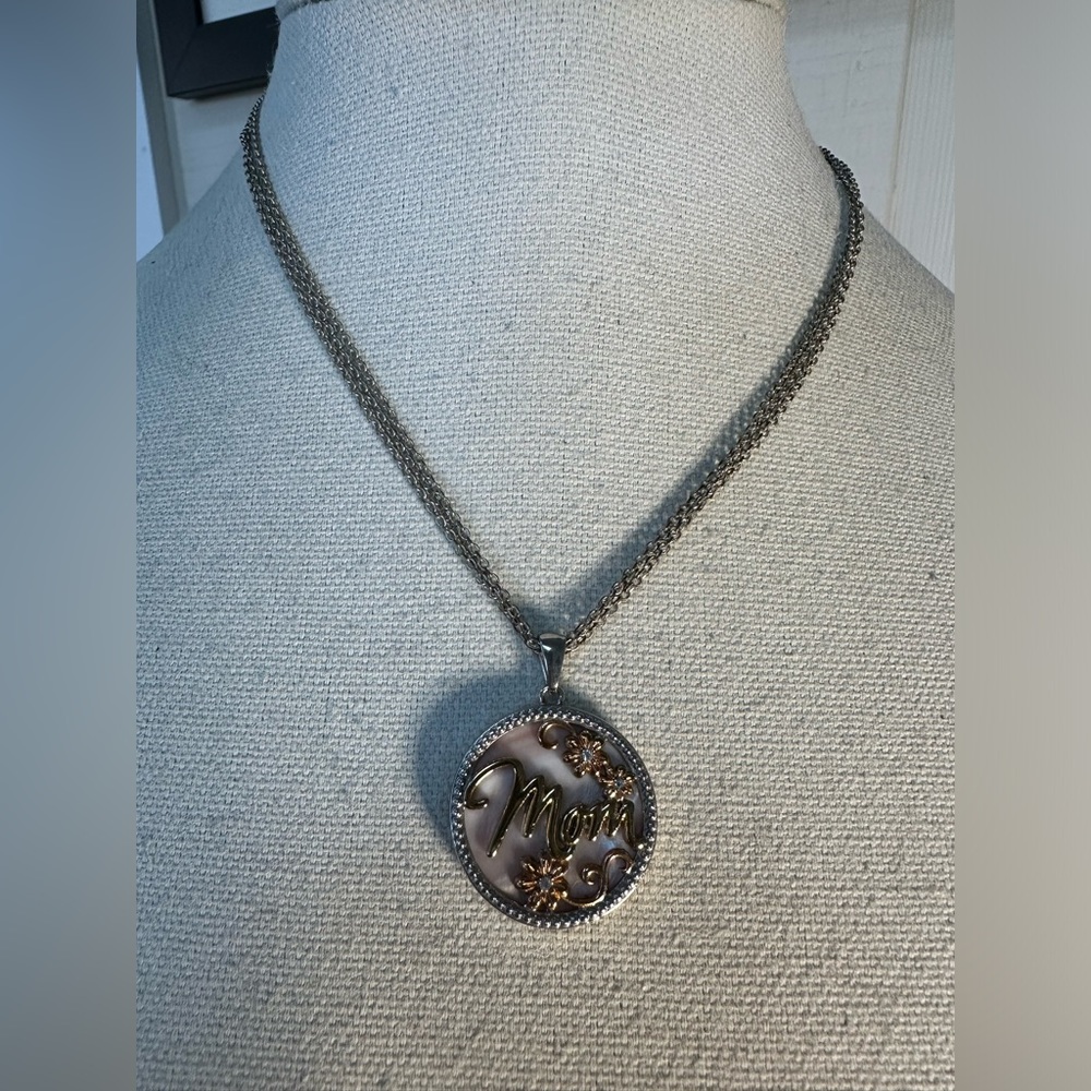Silvertone and mother of pearl Mom necklace